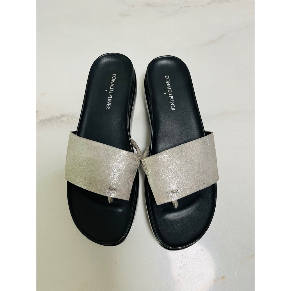 Donald Pliner Fiji Slide Thong Sandals Silver Metallic 9M Wedge Platform Resort